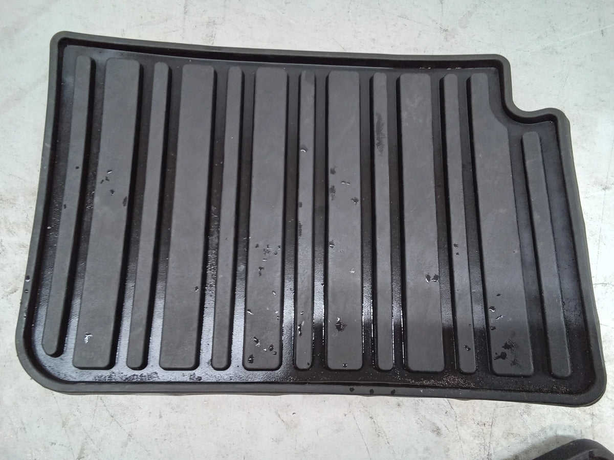 And Pre-Owned Mats Front OEM Subaru 2 Left Right Rubber 10 Floor Forester Rear (Good) 2