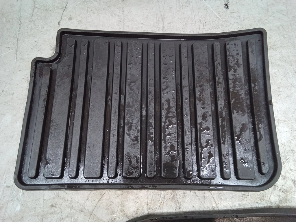 And Pre-Owned Mats Front OEM Subaru 2 Left Right Rubber 10 Floor Forester Rear (Good) 2